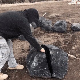 пишут, что обсидиан, а так на бухту битума похоже