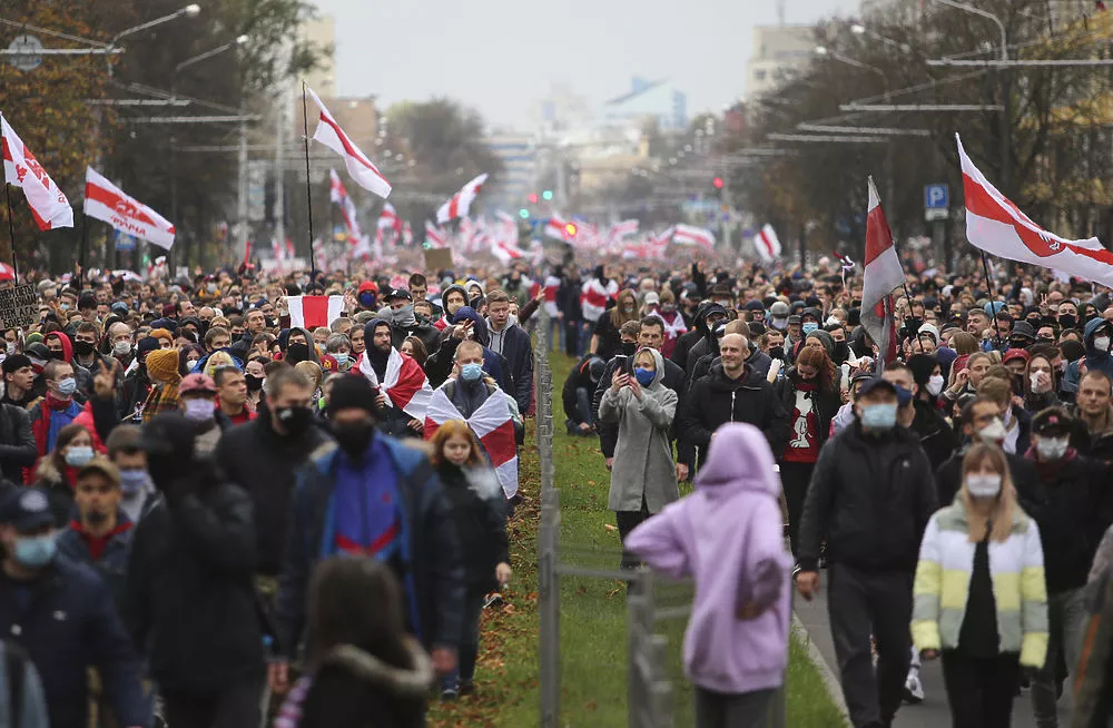 Чтоб совсем не опозориться: Белорусская забастовка спешно превращается народный локдаун