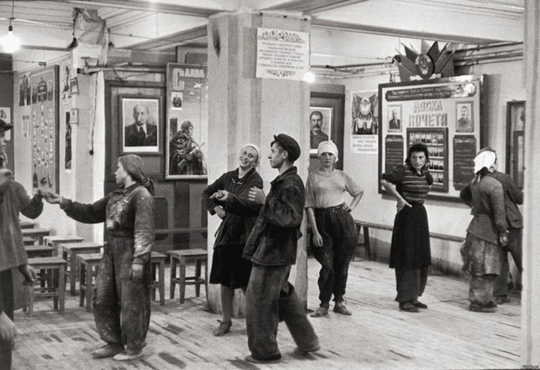 Танцы в клубе рабочих, 1954