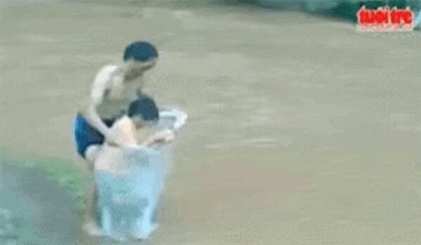 То берег левый нужен им, то берег правый