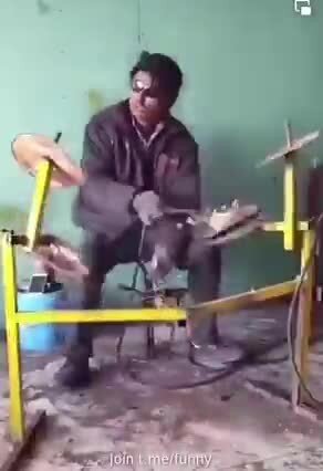 Суровый киргизский сварщик 