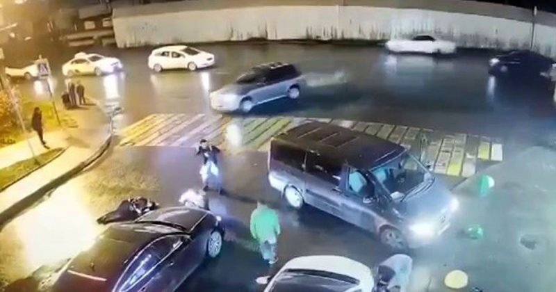 В Подмосковье водитель сбил женщину с детьми на переходе