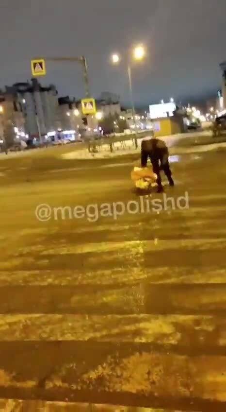Возле Нижневартовского роддома был замечен радостный мужчина
