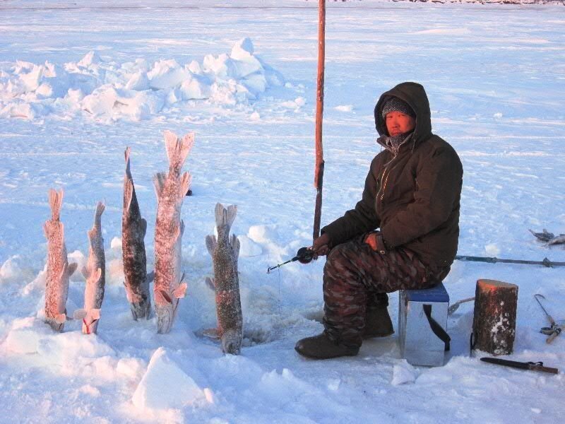 В Якутии рыбаки пробурили почти 5 метров&nbsp; льда, чтобы добраться до воды