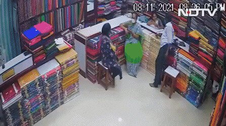 -мне два метра синего сатина на труселя