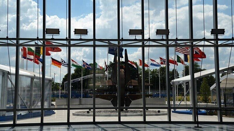 Украинское руководство обвиняет Россию в провале своего курса по вступлению в НАТО