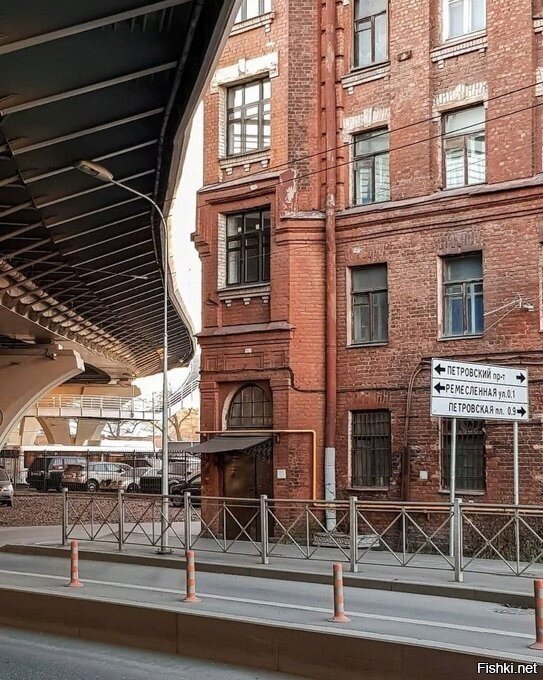 дом под мостом Бетанкура