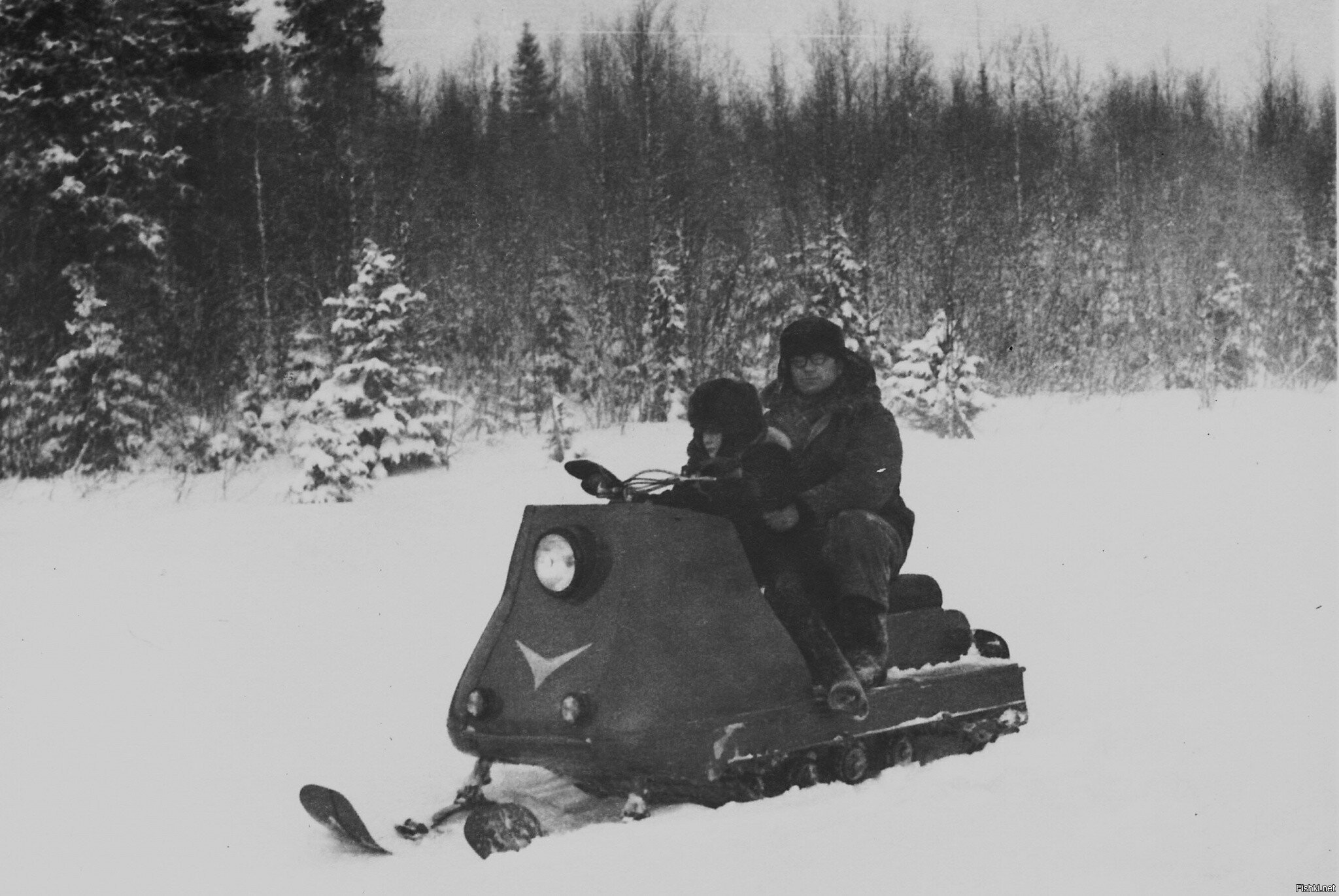 Я в 1977г с отцом на снегоходе, который он сделал сам