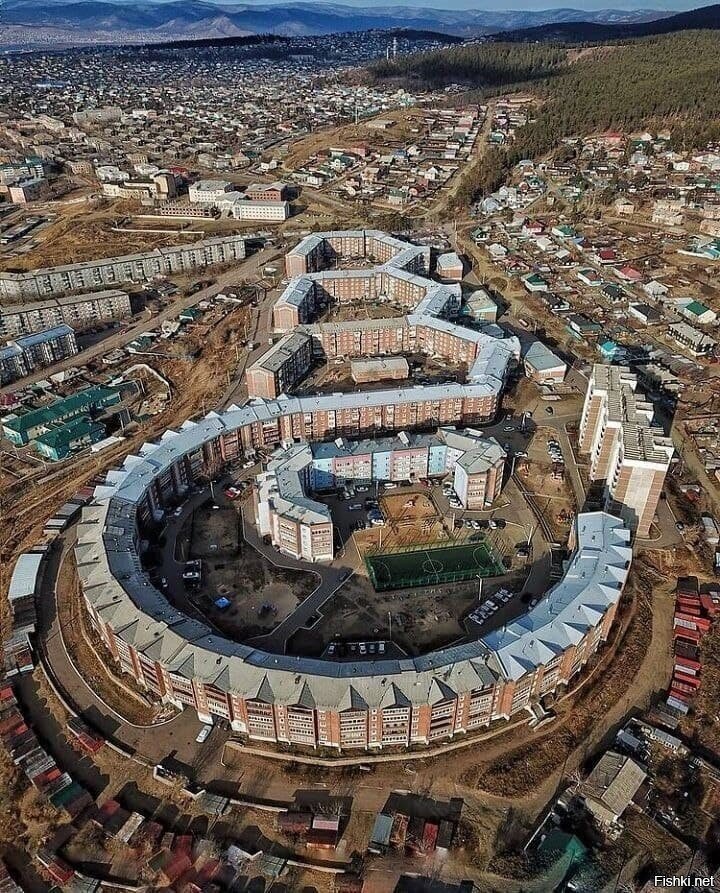 "Пентагон" - самая длинная пятиэтажка в России