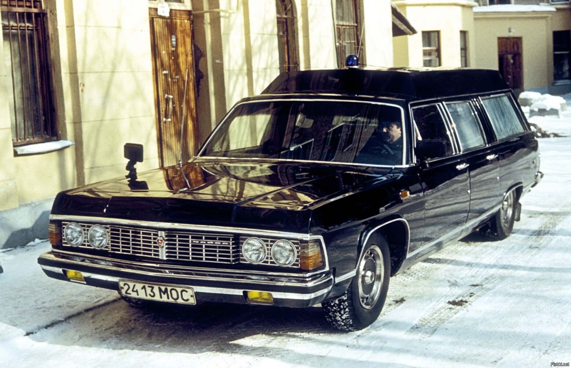 Модификация ГАЗ-14 "Чайка" с кузовом универсал и медицинским оборудованием