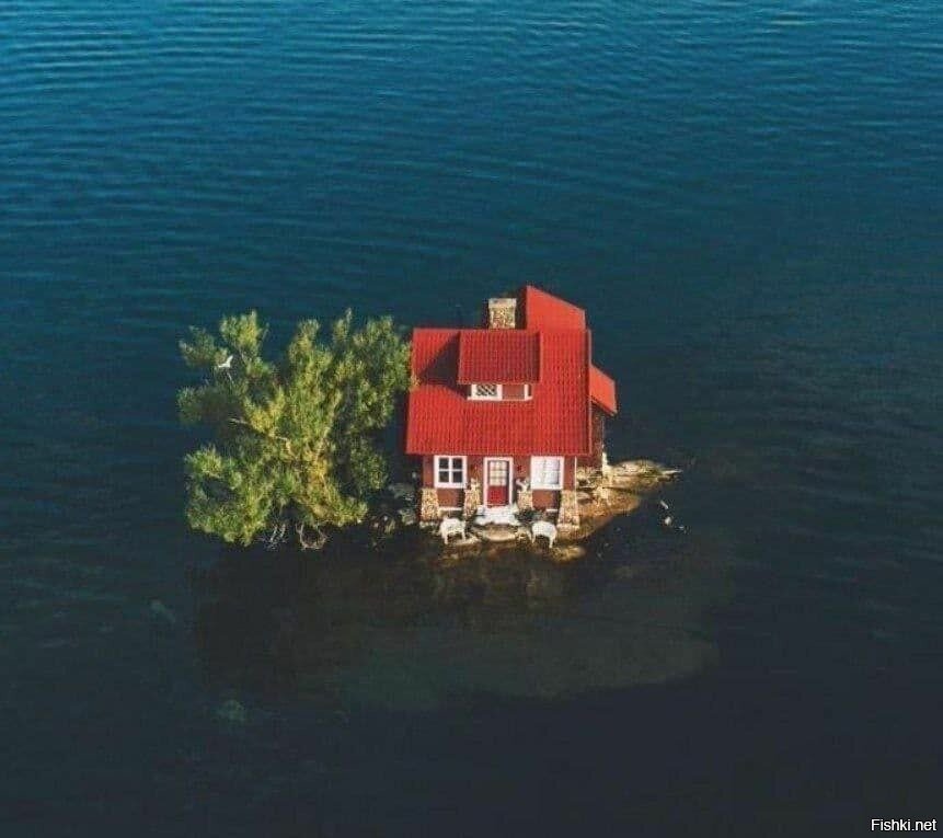 Самый маленький обитаемый остров находится в архипелаге Тысяча островов, на р...