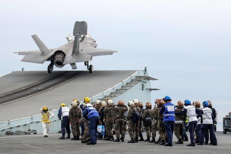 Падение F-35 при взлете с авианосца "Куин Элизабет"