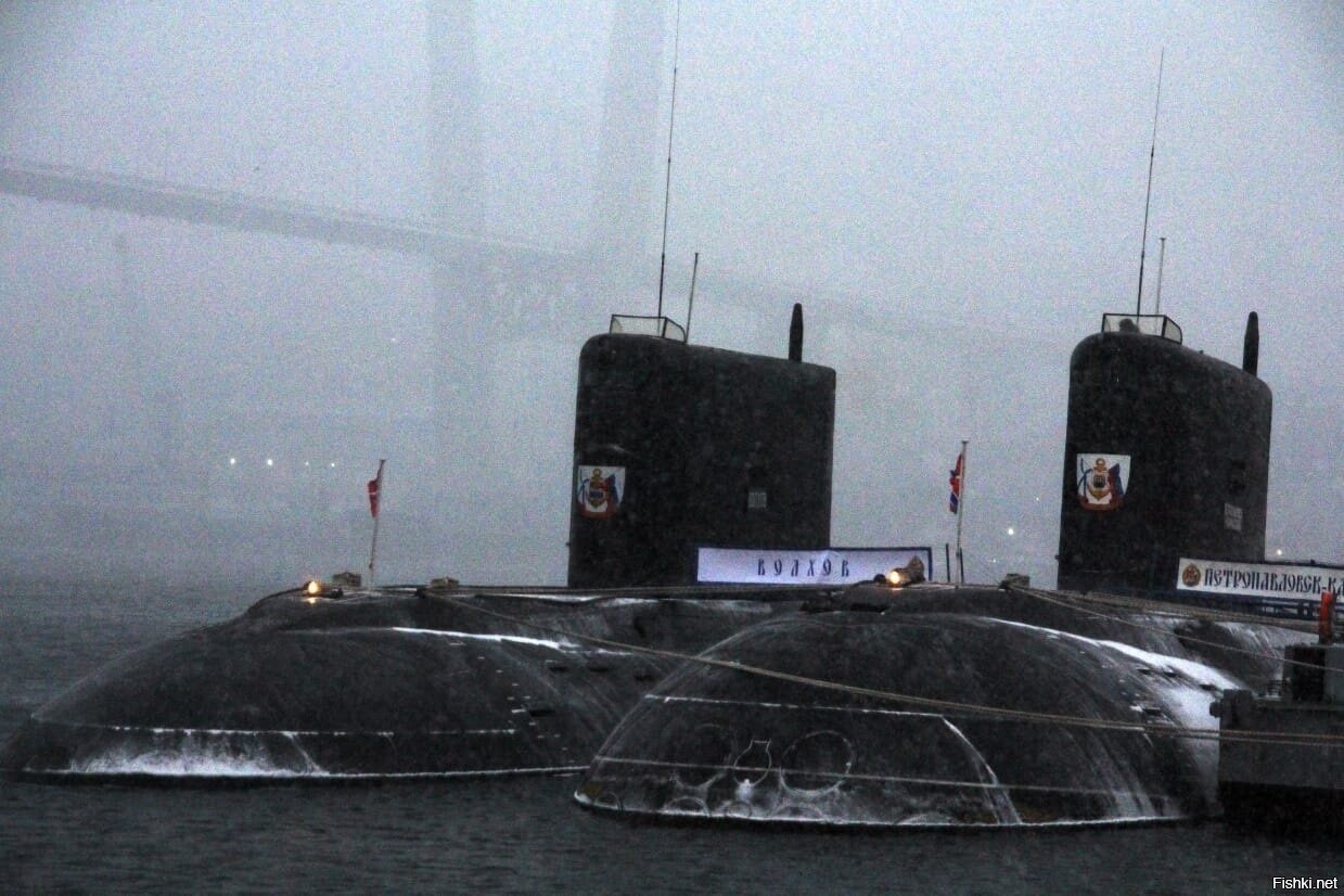 Прибывшие во Владивосток после самостоятельного межфлотского перехода с Балти...