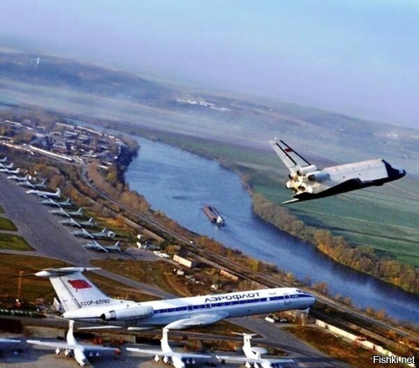Испытательный полёт Бурана БТС002 в сопровождении Ту-134