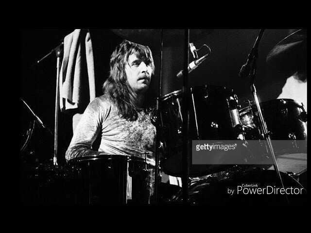 и, всё-таки, с Уэттоном - другой мир:  URIAH HEEP - Weep In Cilence