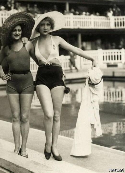 у этих «барби»рихтованные носы, скулы, нарощенные крашеные волосы - это же бр...