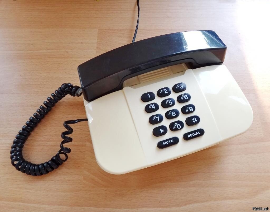 Когда уже были сотики, а ты по старинке жмакаешь в этот беспонтовый ТА, где с...