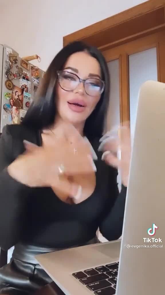 Умничка ,но точно не бухгалтер