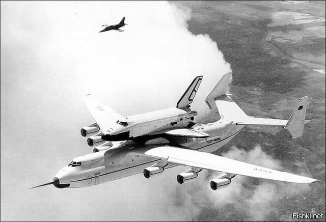 Перевозка "Бурана" на самолете Ан-225 "Мрия", май 1989 года