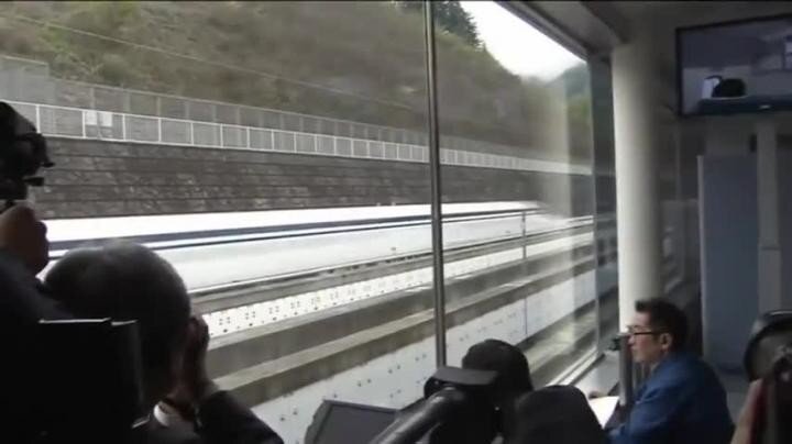 Японский поезд на магнитной подушке, или маглев, побил собственный рекорд ско...