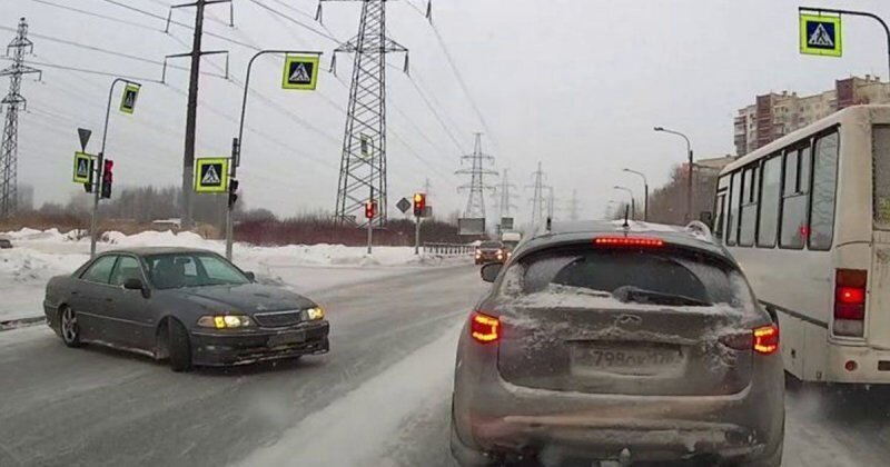 Не сегодня! Водитель «Марка» едва не устроил ДТП