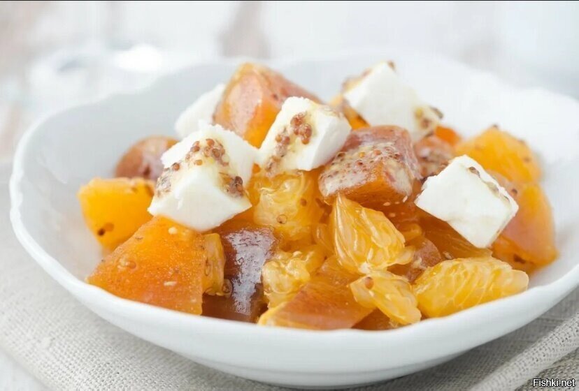 Салат из хурмы с мандарином