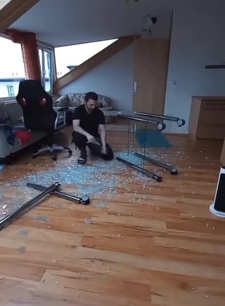 теперь буду держаться подальше от такой "мебели"