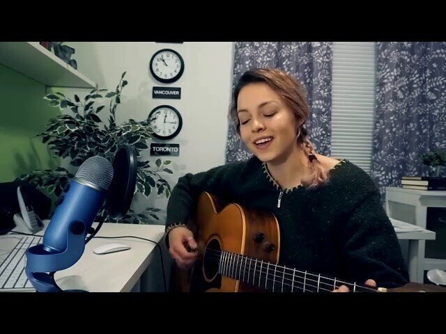 Американка поет Прекрасное далеко