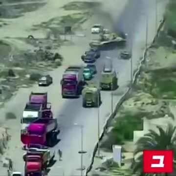 все понимаю танкист молодец не дал смертнику проехать 