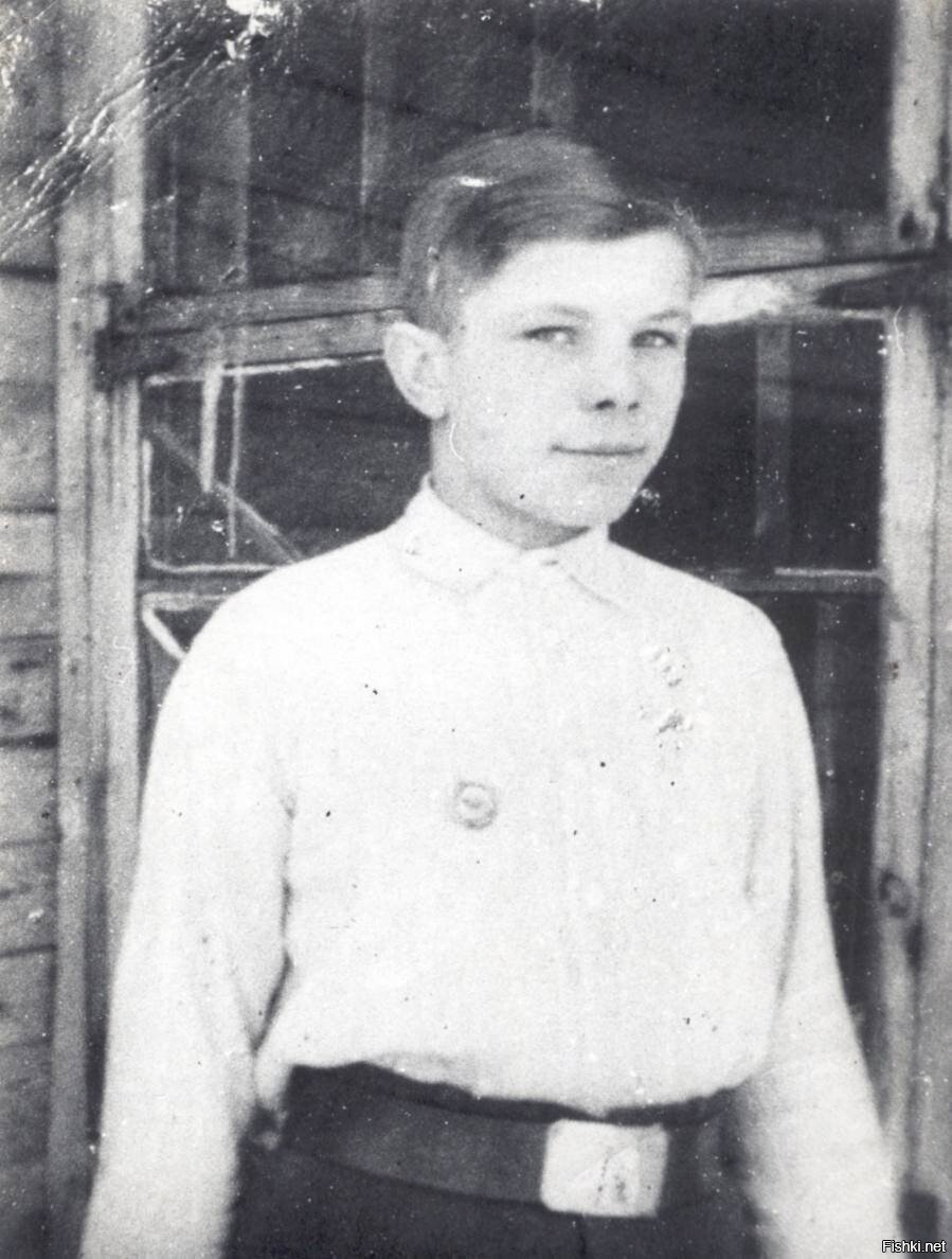 Peдкoe фoтo - Юpa Γaгapин - yчaщийся 6 клaсca Гжaтcкoй шкoлы — 1948-1949 гг