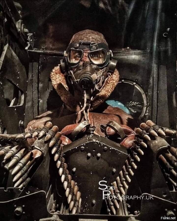 Хвостовой стрелок британского бомбардировщика Avro Lancaster