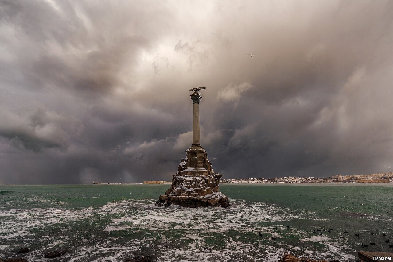 Памятник Затопленным кораблям