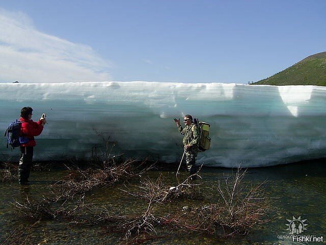 Наледь в долине реки Ола, июнь