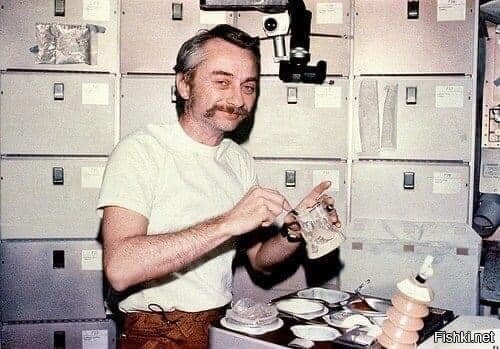 Среди всех космических курьезов и розыгрышей первое место по праву принадлежи...