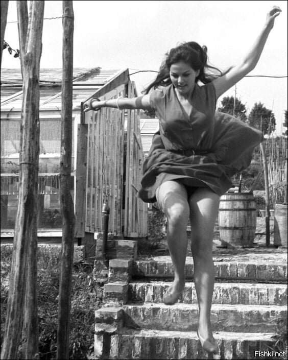 На электричку опаздывает