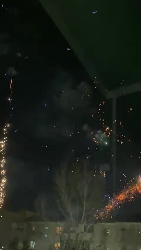 Около дома сейчас