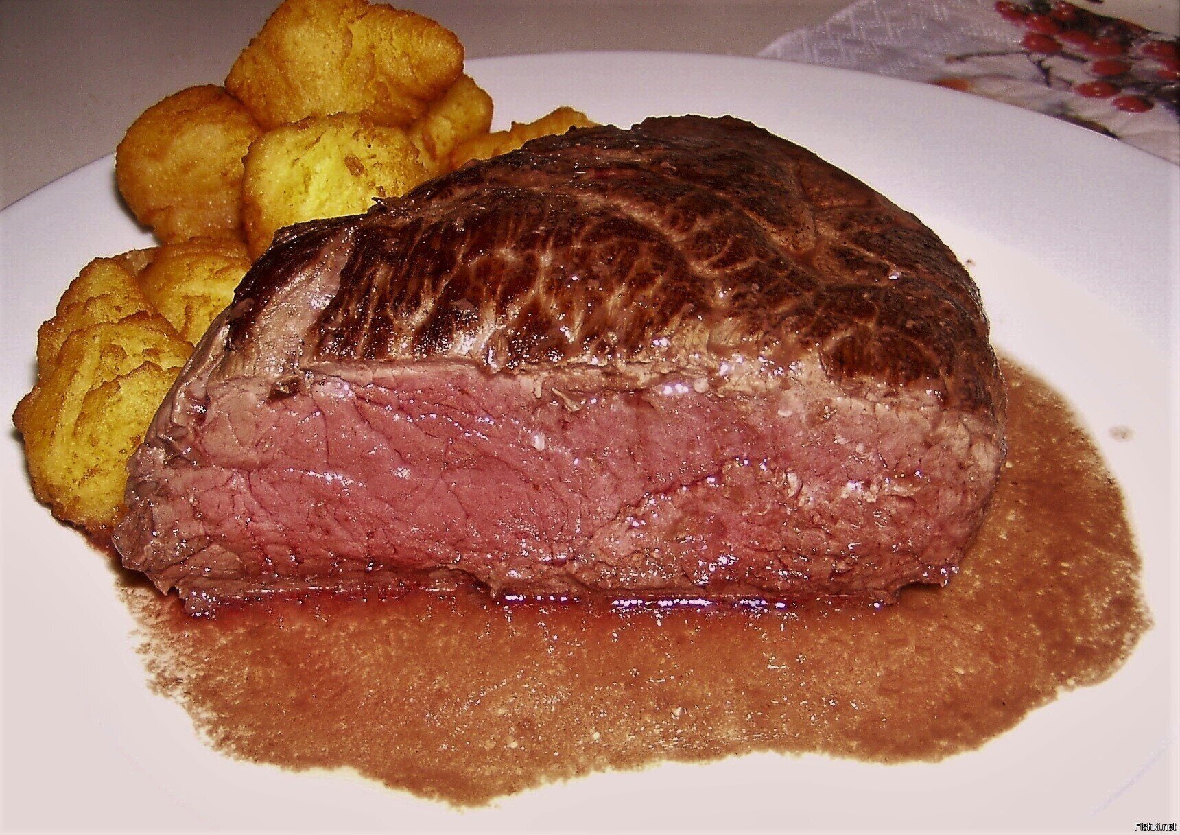 Увесисто и безо всяких украшательств