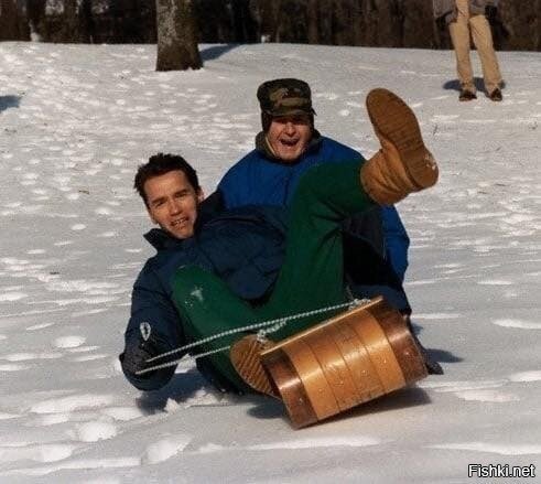 Лучше с пацанами на санках, чем с мажорами на иномарках