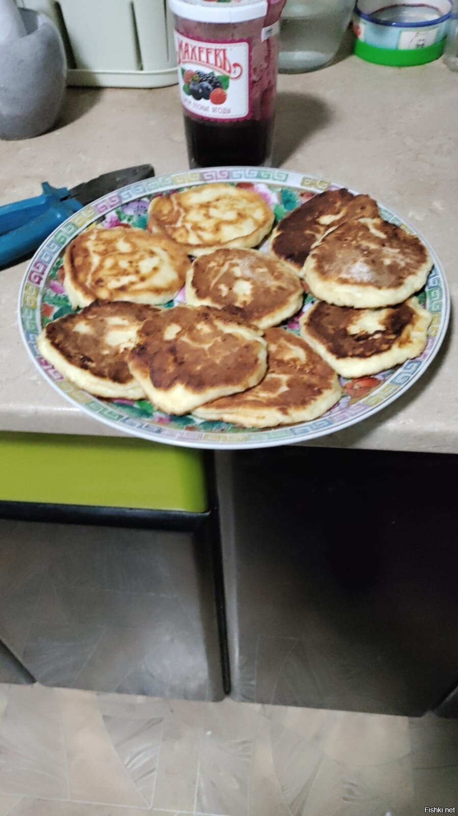 Праздники кончились, говорили они