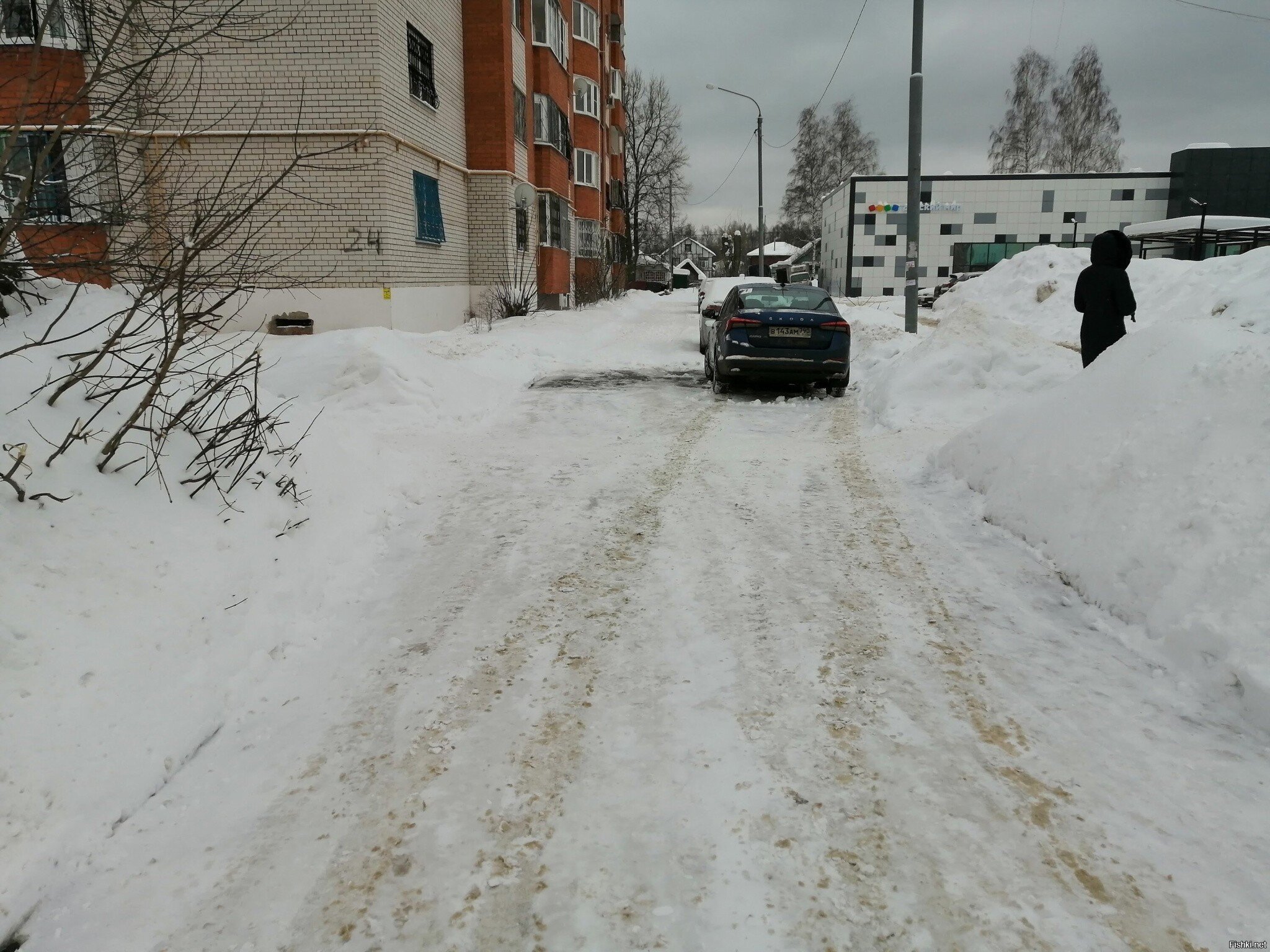 Убирал себе заезд с улицы