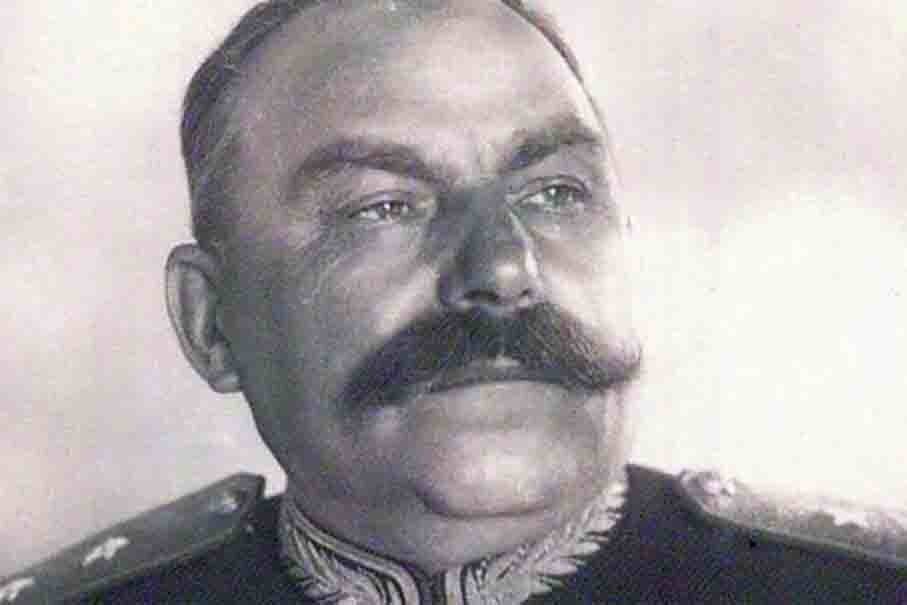Разбил фашистов под Сталинградом. Какой подвиг в 1942 году совершил первый генерал, получивший орден Суворова?