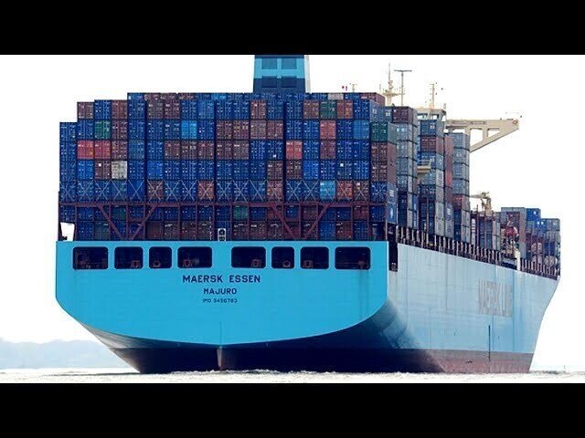 Почему контейнеры не падают с контейнеровозов