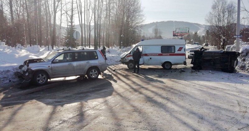 Авария дня. Пьяный водитель устроил ДТП с автомобилем скорой помощи в Иркутской области