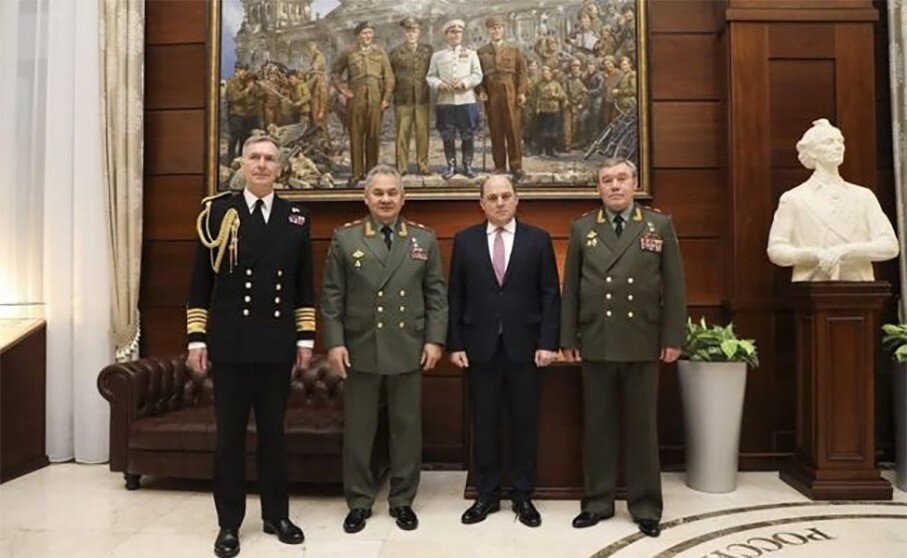 Троллинг 80-го уровня: фото министров обороны России и&nbsp;Британии вызвало шок на&nbsp;Западе