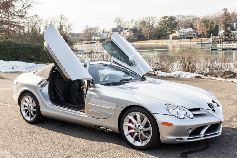 Родстер Mercedes-Benz SLR McLaren с небольшим пробегом ищет нового владельца