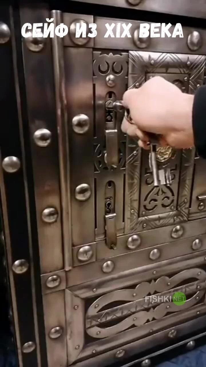 Необычный сейф из XIX века
