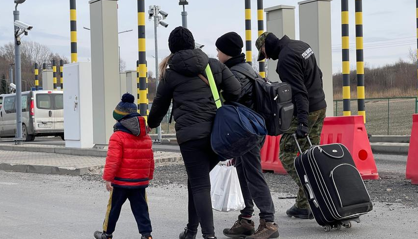 Европа принимает украинских беженцев и тут же унижает их