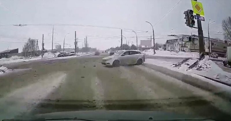 Столкновение двух «Лад» на перекрёстке в Тольятти
