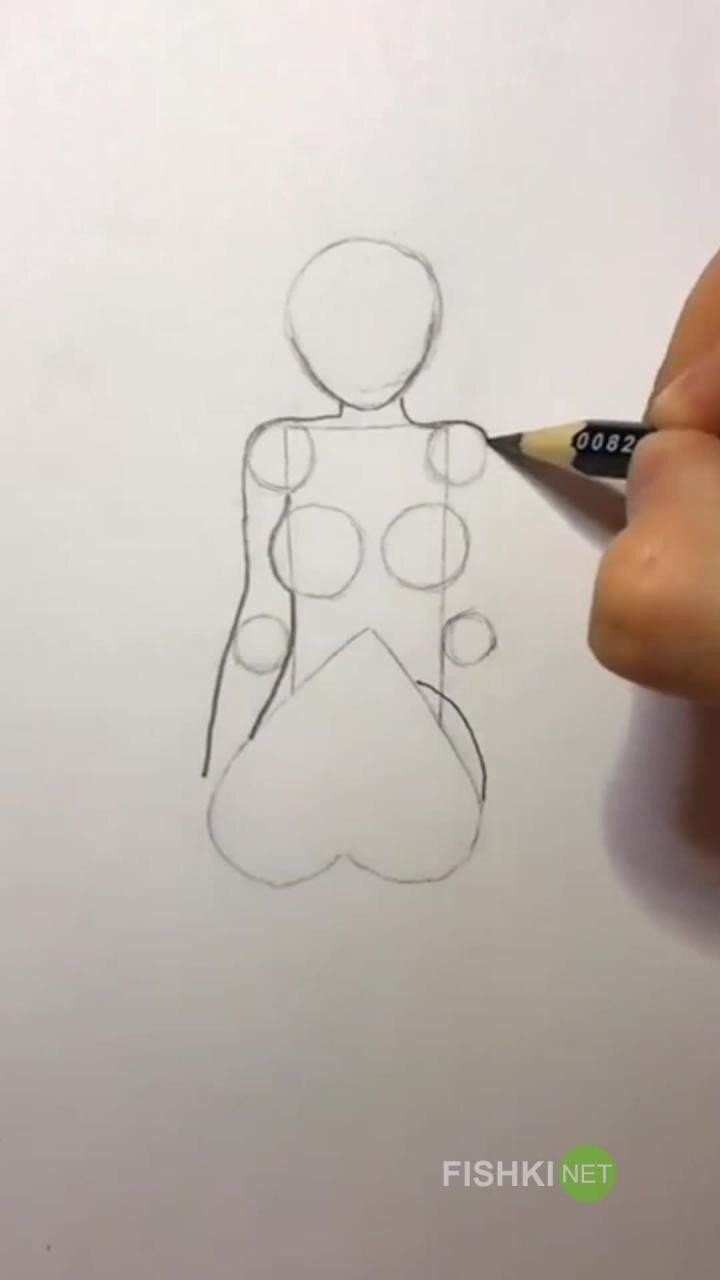 Учимся рисовать сидящую девушку
