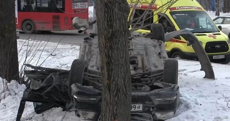 Авария дня. В Кирове в ДТП с автобусом погибли две молодые девушки